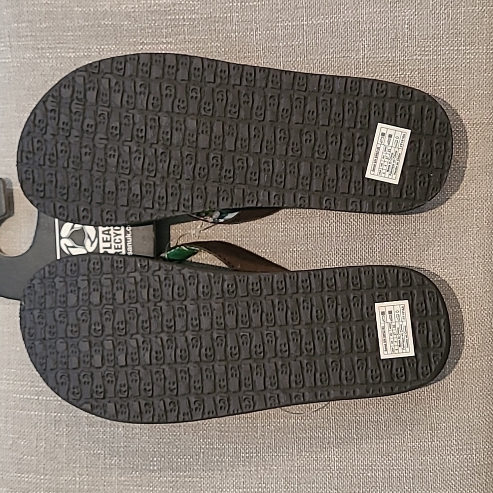 Sanuk Brown Thong Sandals - Picture 13 of 14